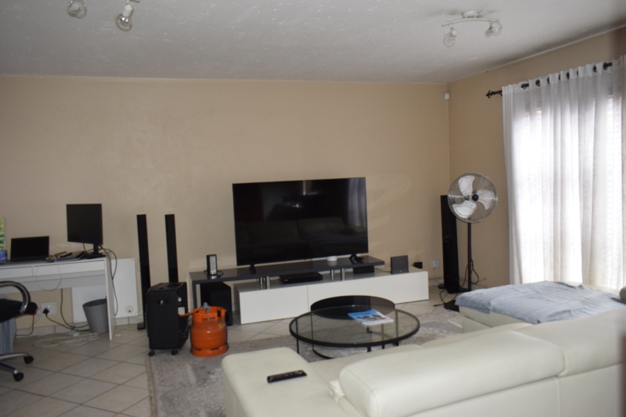 2 Bedroom Property for Sale in Groeneweide Gauteng