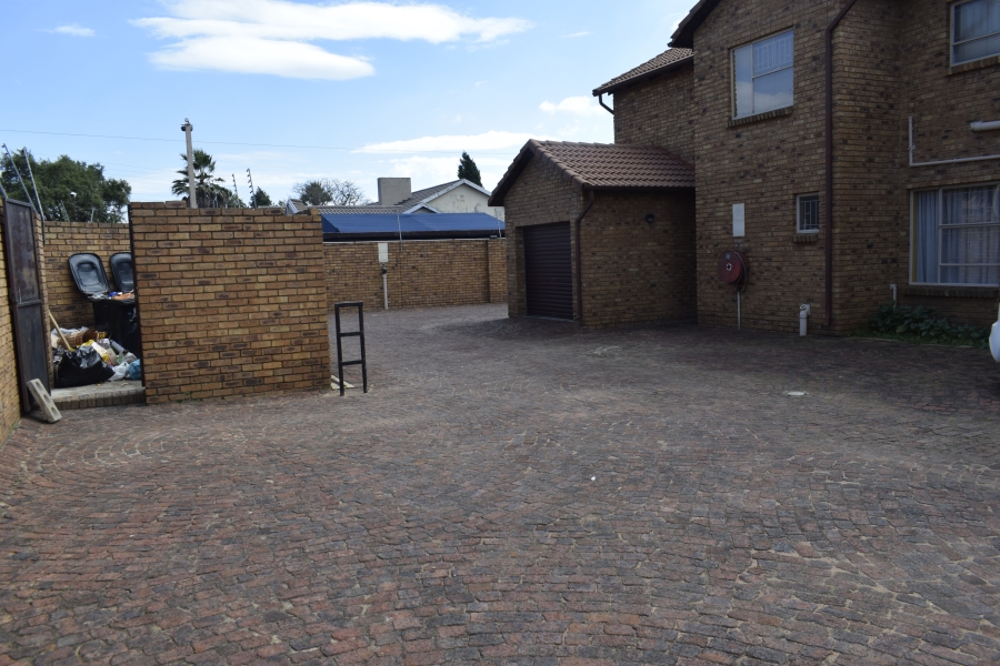 2 Bedroom Property for Sale in Groeneweide Gauteng