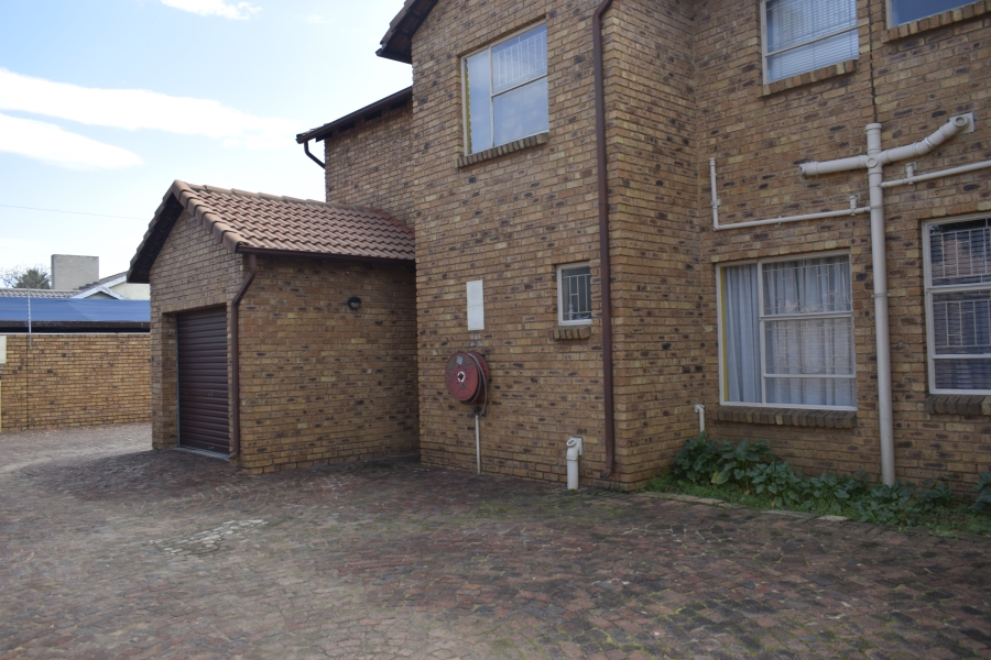2 Bedroom Property for Sale in Groeneweide Gauteng