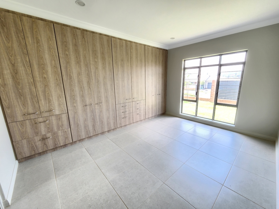 3 Bedroom Property for Sale in Waterkloof Marina Retirement Estate Gauteng