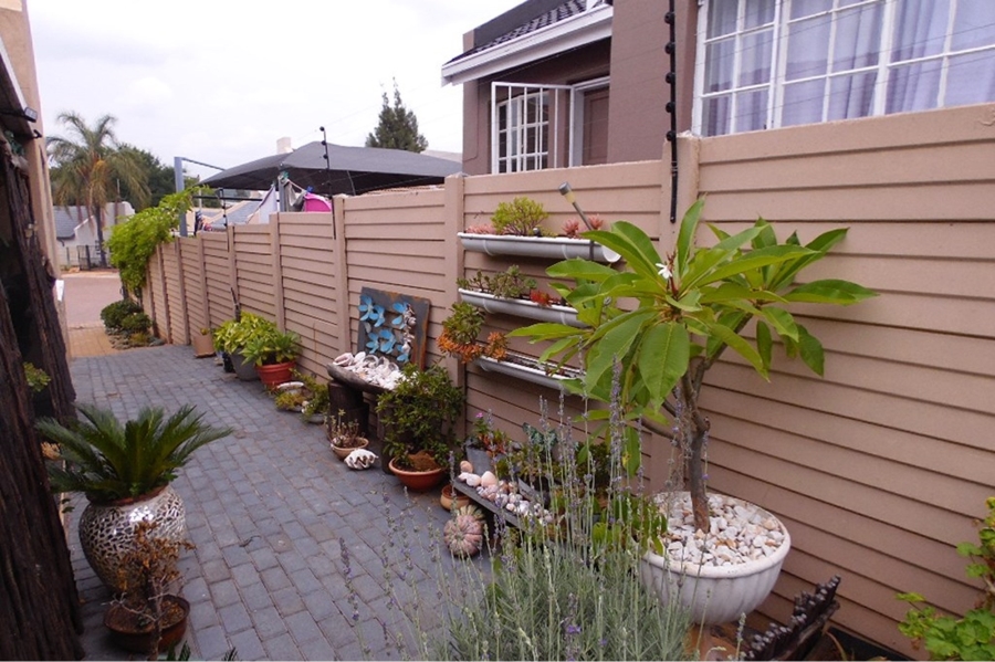 To Let 3 Bedroom Property for Rent in Mulbarton Gauteng