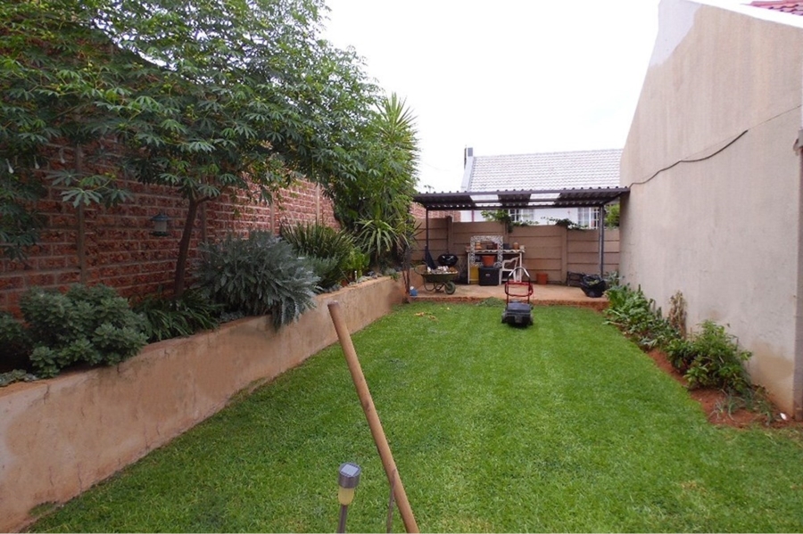 To Let 3 Bedroom Property for Rent in Mulbarton Gauteng