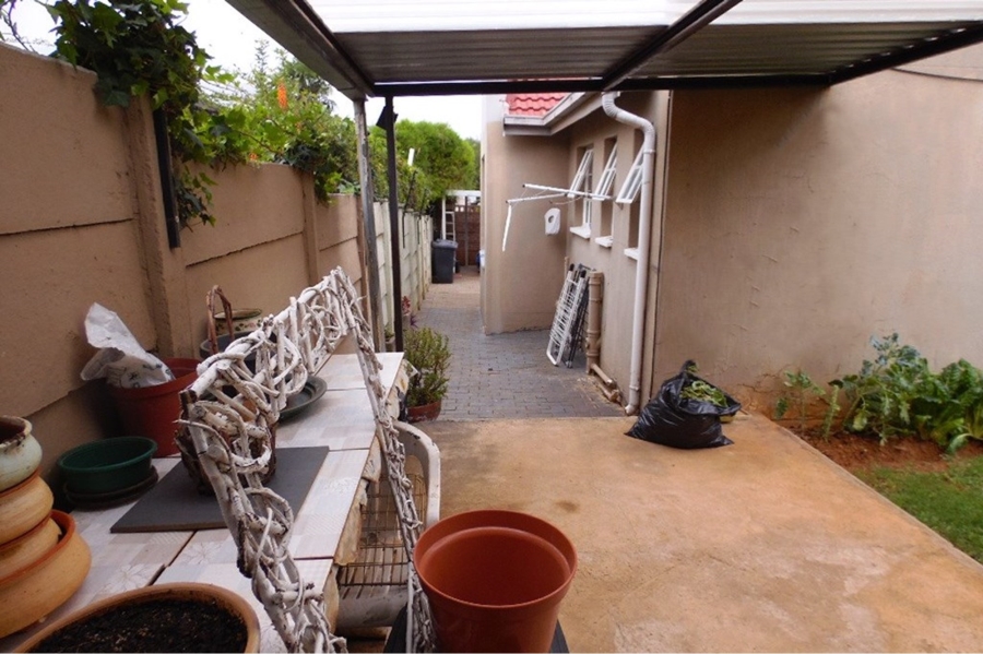 To Let 3 Bedroom Property for Rent in Mulbarton Gauteng