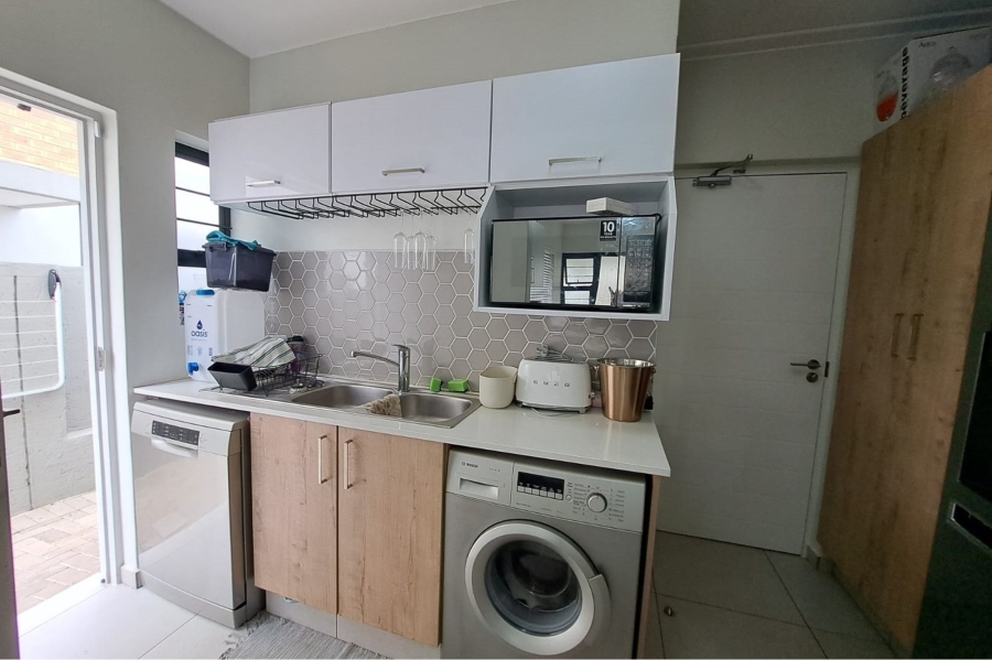 To Let 4 Bedroom Property for Rent in Broadacres Gauteng