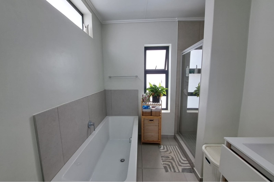 To Let 4 Bedroom Property for Rent in Broadacres Gauteng