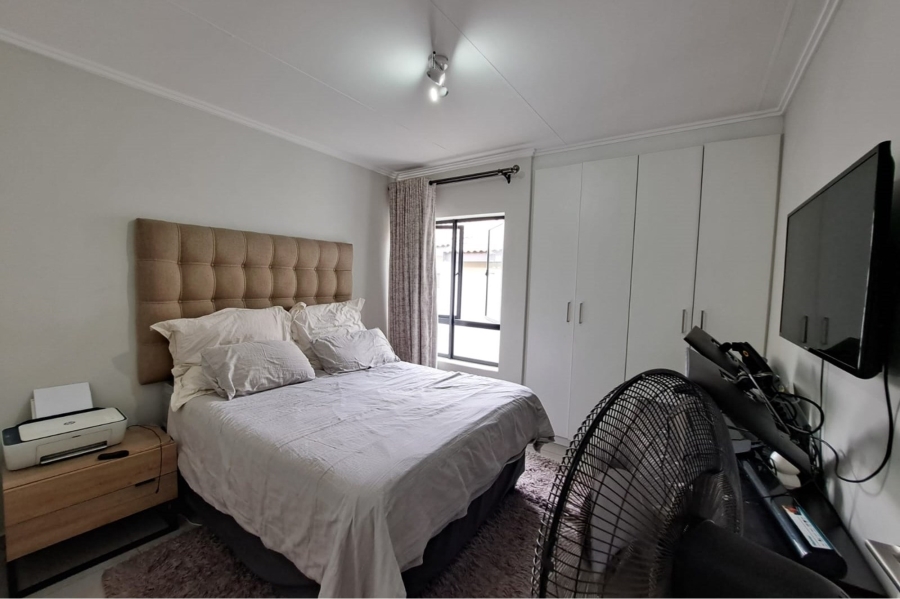 To Let 4 Bedroom Property for Rent in Broadacres Gauteng
