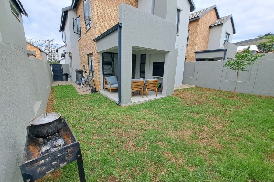 To Let 4 Bedroom Property for Rent in Broadacres Gauteng