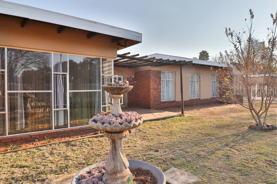 6 Bedroom Property for Sale in Wierda Park Gauteng