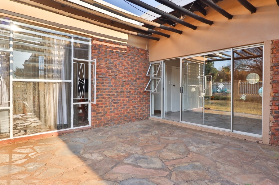 6 Bedroom Property for Sale in Wierda Park Gauteng
