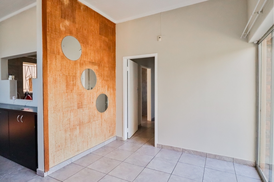 6 Bedroom Property for Sale in Wierda Park Gauteng