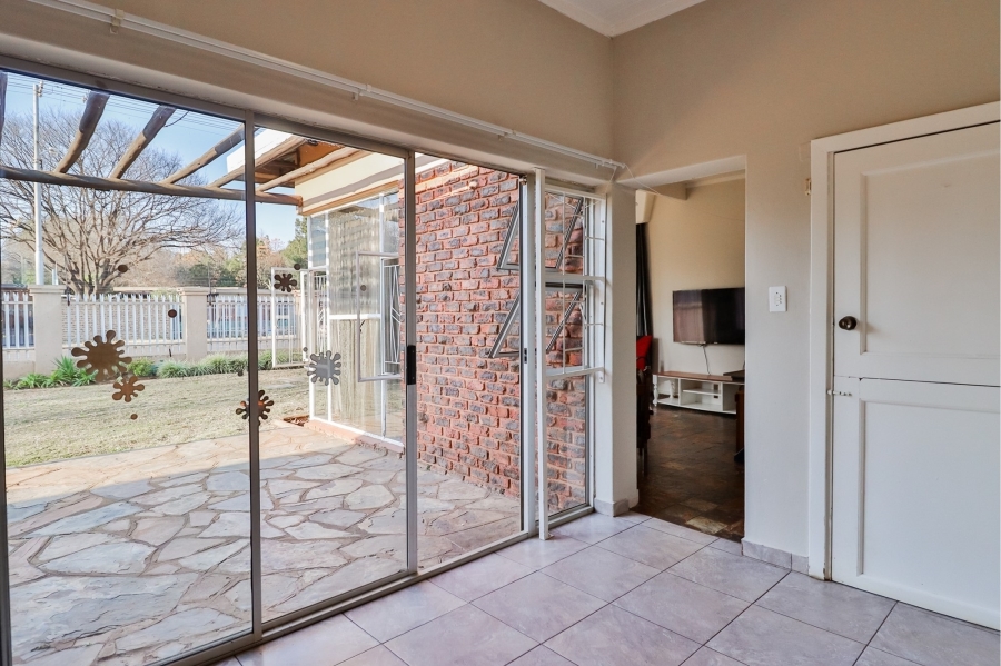 6 Bedroom Property for Sale in Wierda Park Gauteng