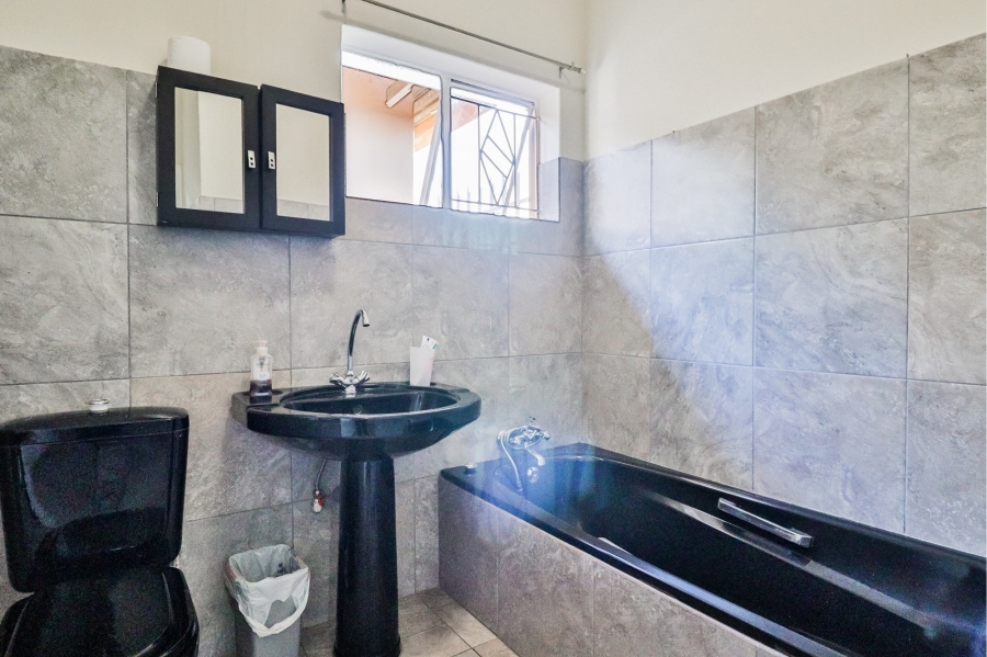 6 Bedroom Property for Sale in Wierda Park Gauteng