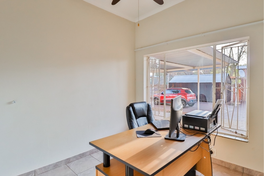 6 Bedroom Property for Sale in Wierda Park Gauteng