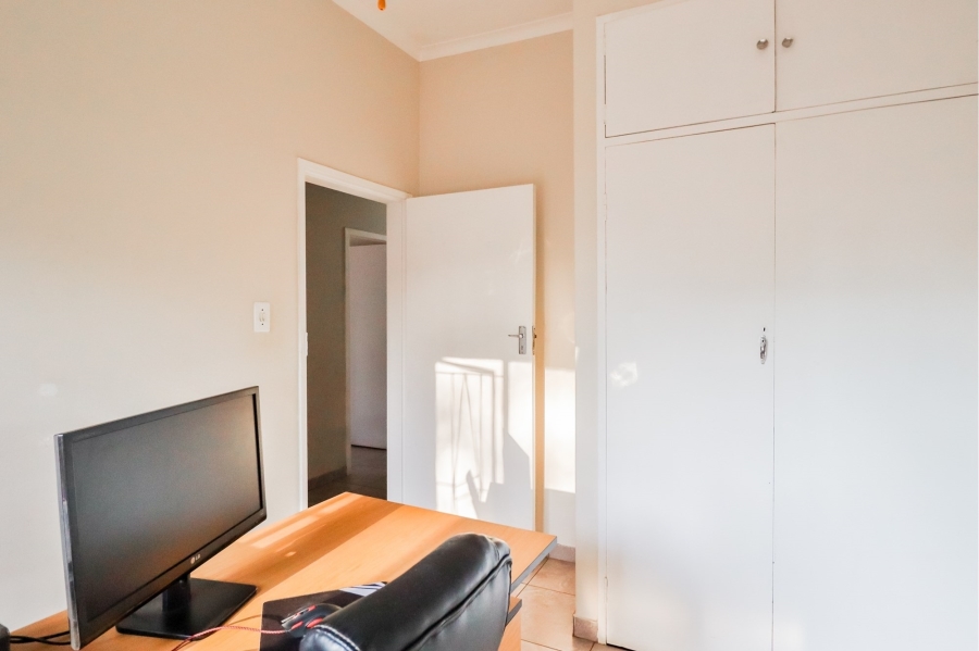 6 Bedroom Property for Sale in Wierda Park Gauteng