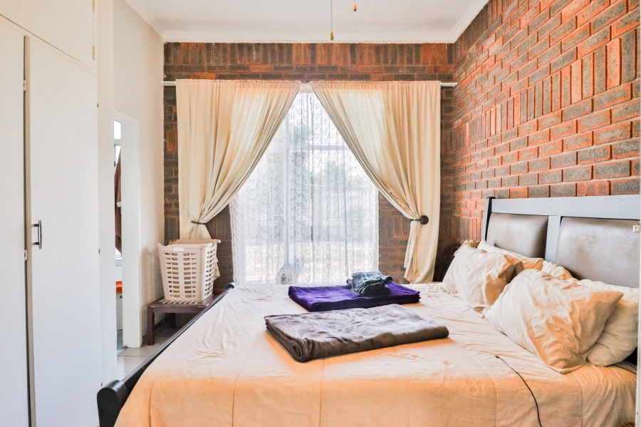 6 Bedroom Property for Sale in Wierda Park Gauteng