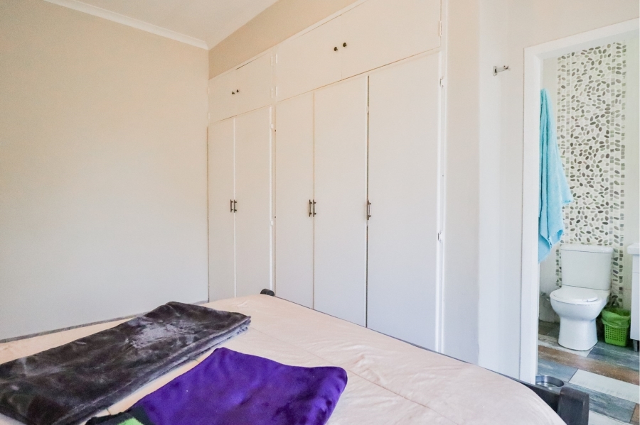 6 Bedroom Property for Sale in Wierda Park Gauteng