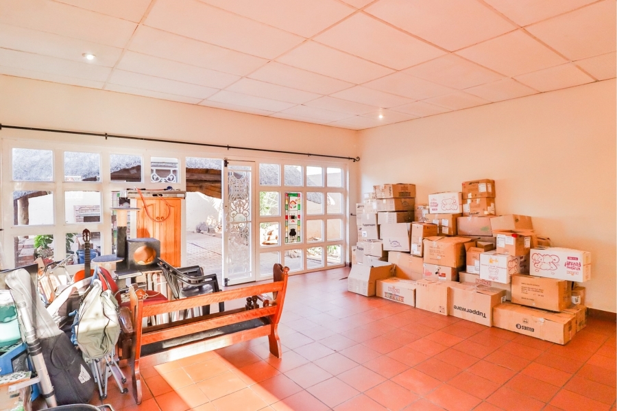 6 Bedroom Property for Sale in Wierda Park Gauteng