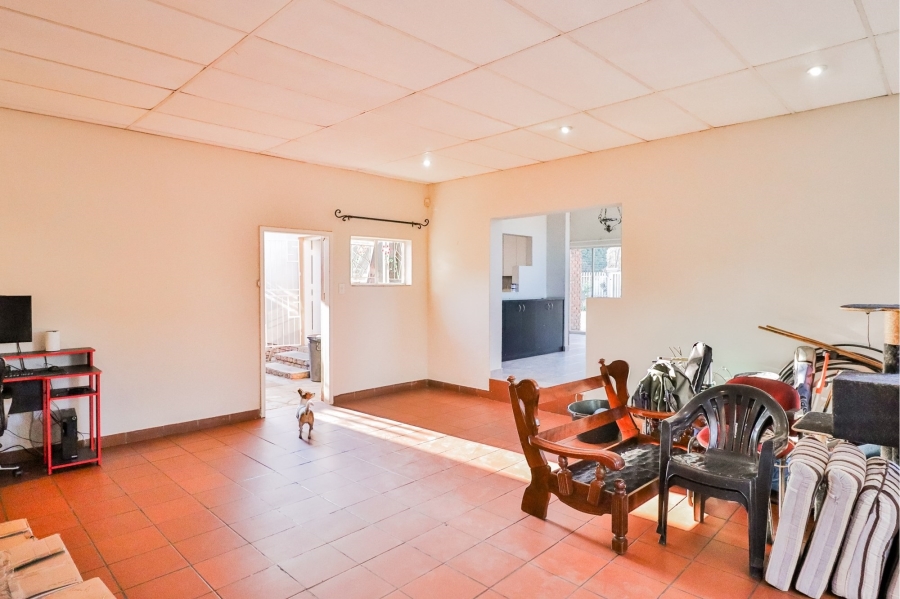 6 Bedroom Property for Sale in Wierda Park Gauteng