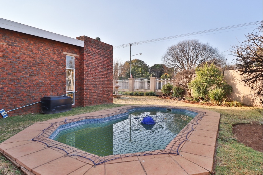 6 Bedroom Property for Sale in Wierda Park Gauteng