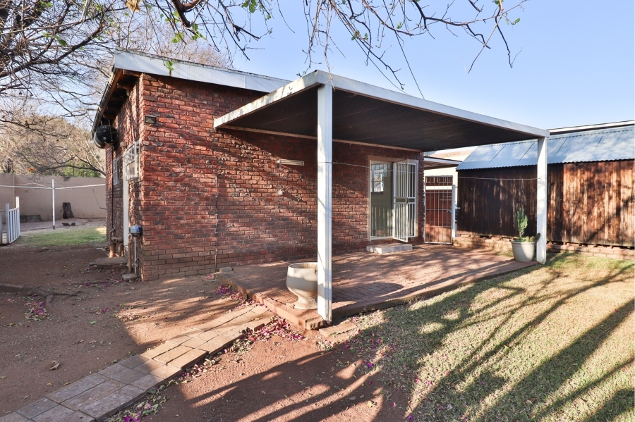 6 Bedroom Property for Sale in Wierda Park Gauteng