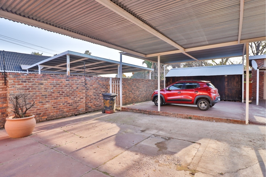 6 Bedroom Property for Sale in Wierda Park Gauteng