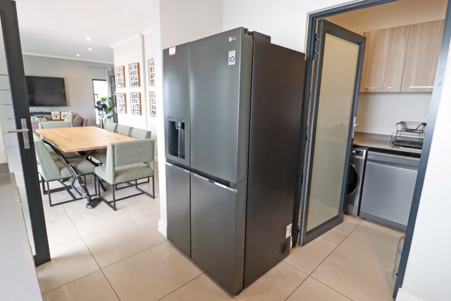 To Let 3 Bedroom Property for Rent in Bryanston Gauteng