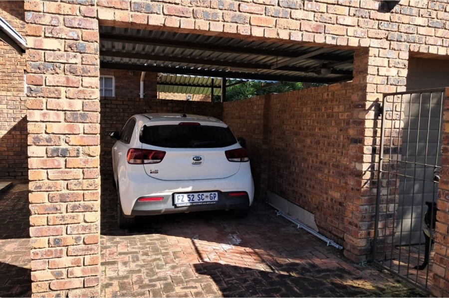 To Let 1 Bedroom Property for Rent in Sinoville Gauteng