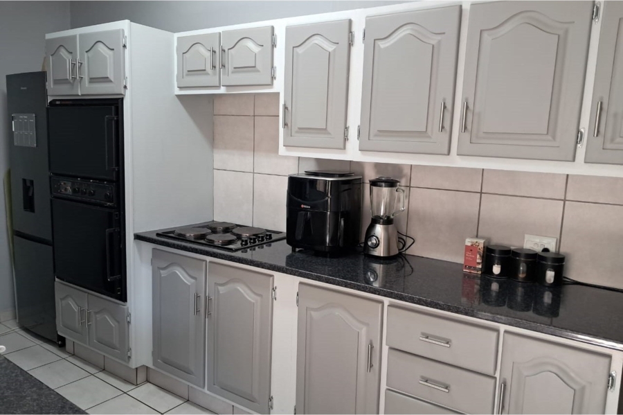 To Let 1 Bedroom Property for Rent in Sinoville Gauteng