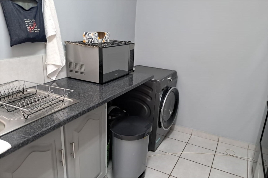 To Let 1 Bedroom Property for Rent in Sinoville Gauteng