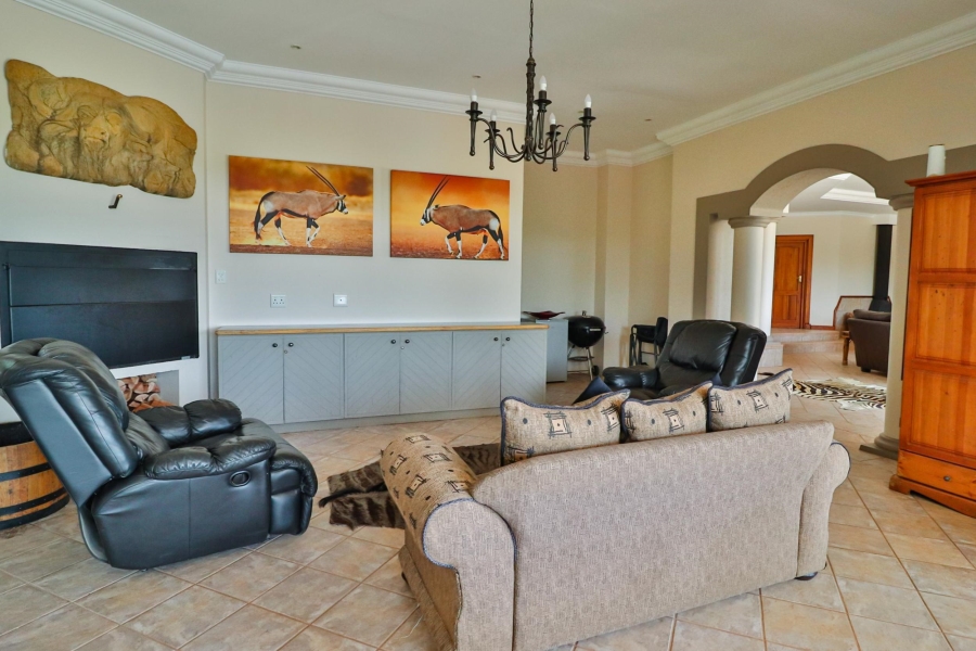 4 Bedroom Property for Sale in Leeuwfontein Gauteng