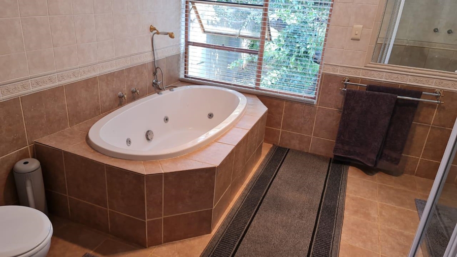 4 Bedroom Property for Sale in Leeuwfontein Gauteng