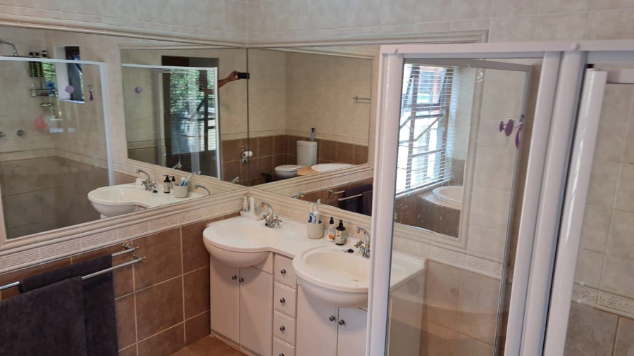 4 Bedroom Property for Sale in Leeuwfontein Gauteng