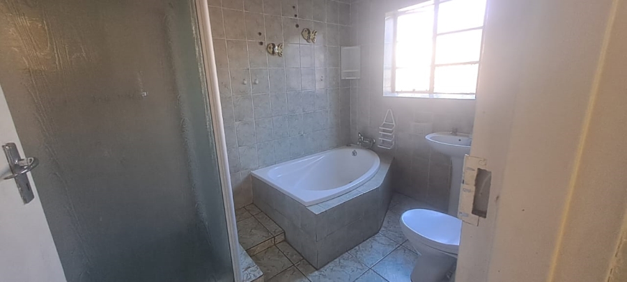 To Let 4 Bedroom Property for Rent in Randgate Gauteng