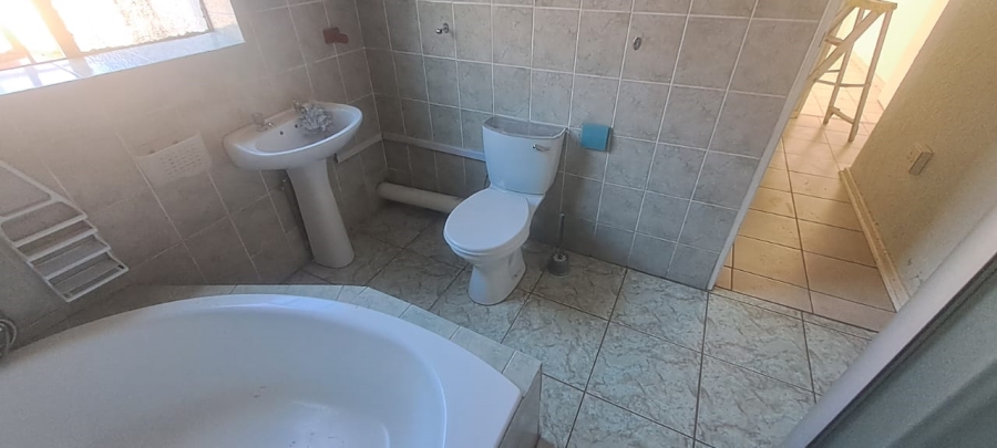 To Let 4 Bedroom Property for Rent in Randgate Gauteng