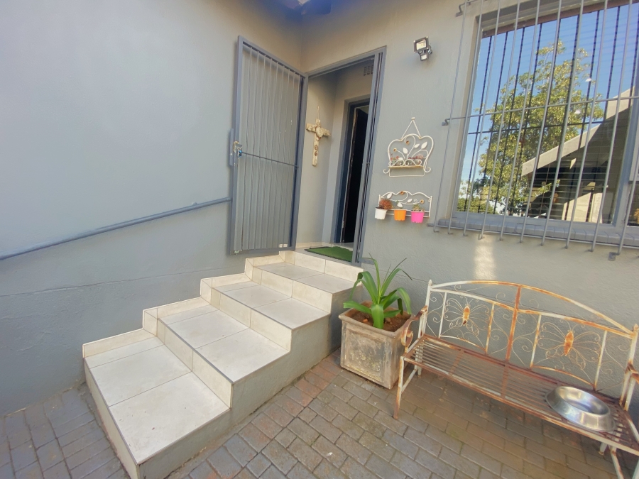 4 Bedroom Property for Sale in Roodekrans Gauteng
