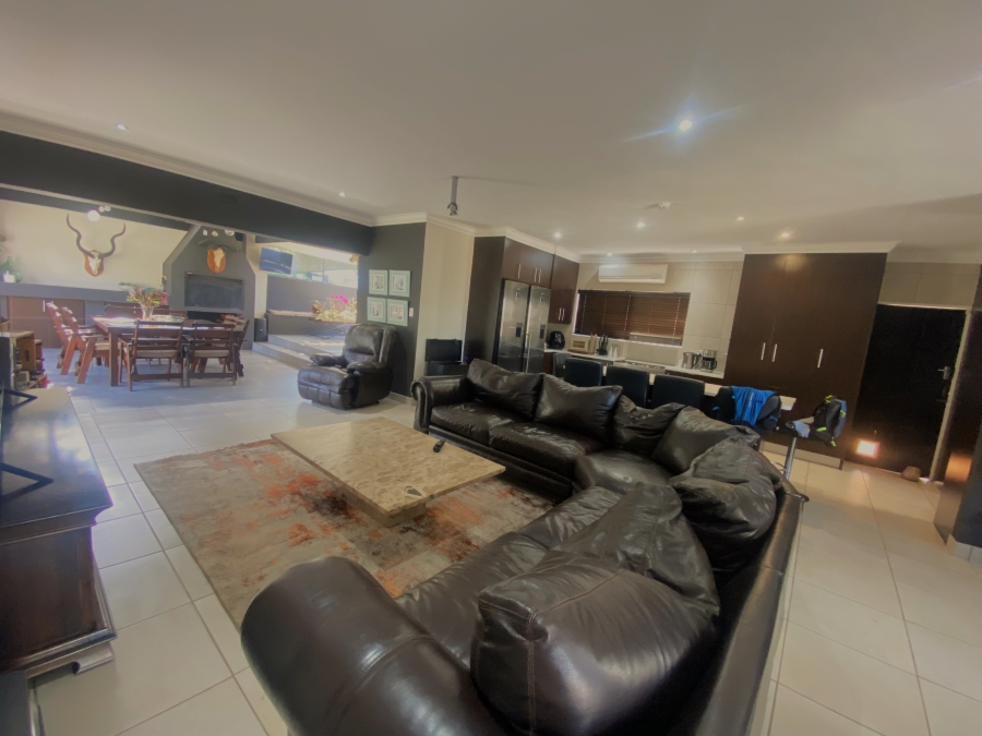 4 Bedroom Property for Sale in Roodekrans Gauteng