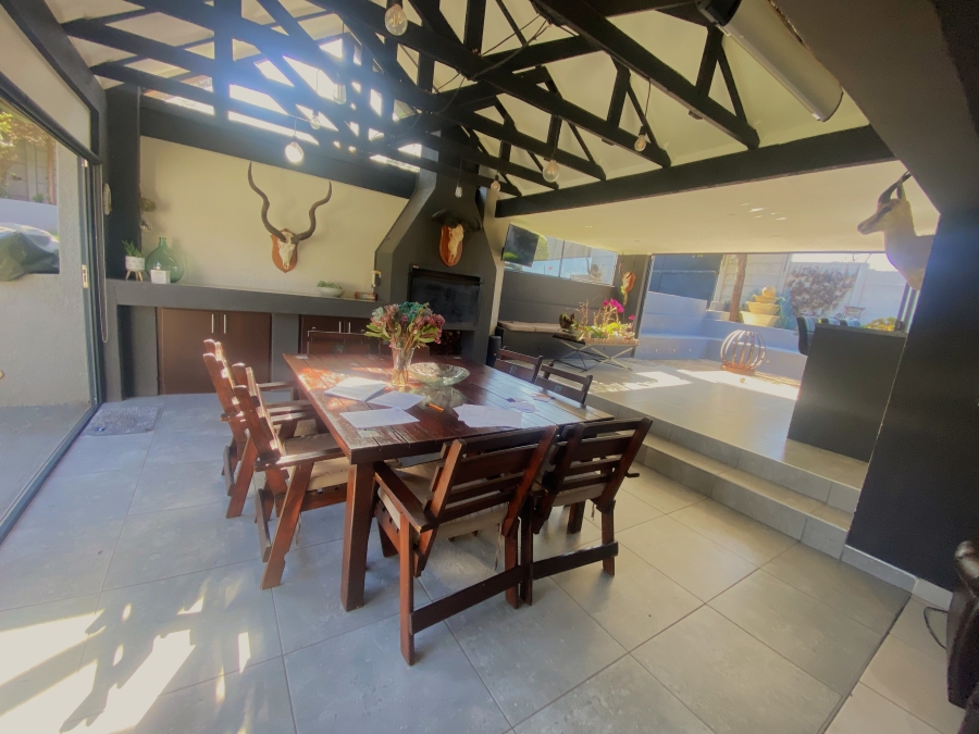4 Bedroom Property for Sale in Roodekrans Gauteng