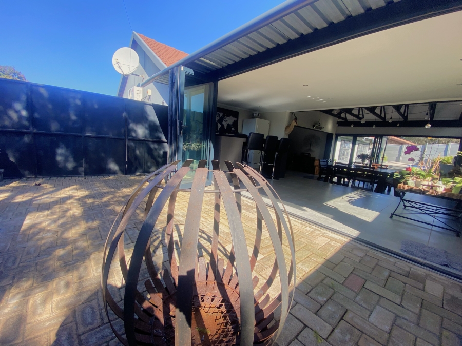 4 Bedroom Property for Sale in Roodekrans Gauteng