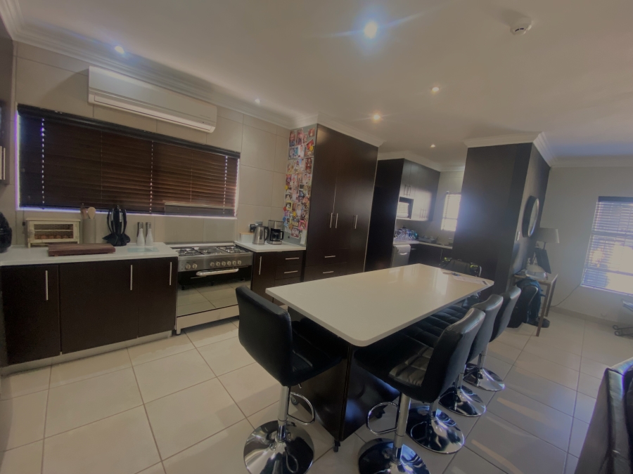 4 Bedroom Property for Sale in Roodekrans Gauteng