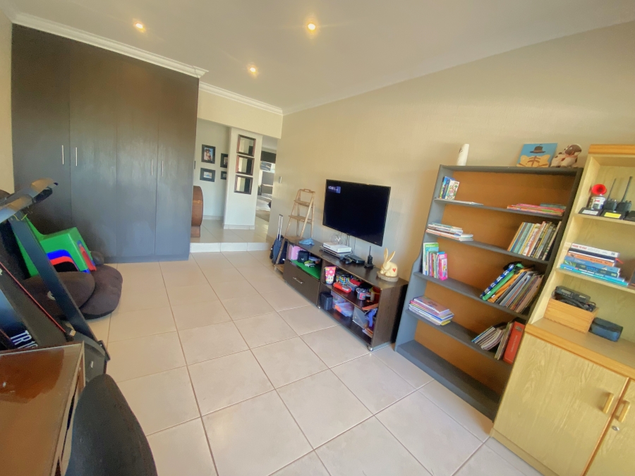 4 Bedroom Property for Sale in Roodekrans Gauteng