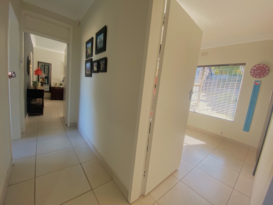 4 Bedroom Property for Sale in Roodekrans Gauteng