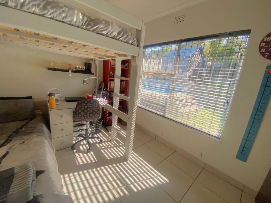 4 Bedroom Property for Sale in Roodekrans Gauteng