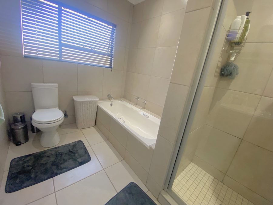 4 Bedroom Property for Sale in Roodekrans Gauteng