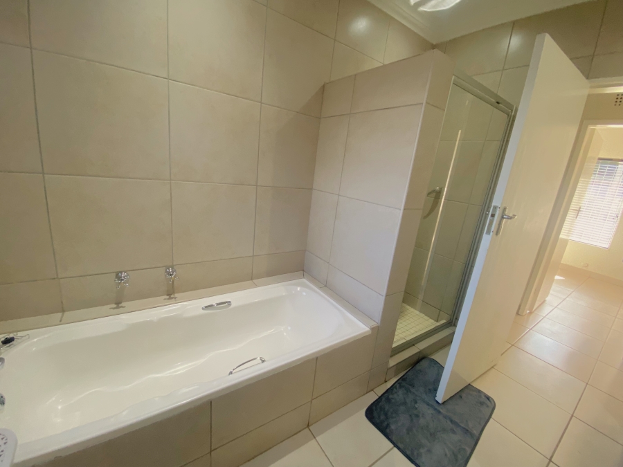 4 Bedroom Property for Sale in Roodekrans Gauteng