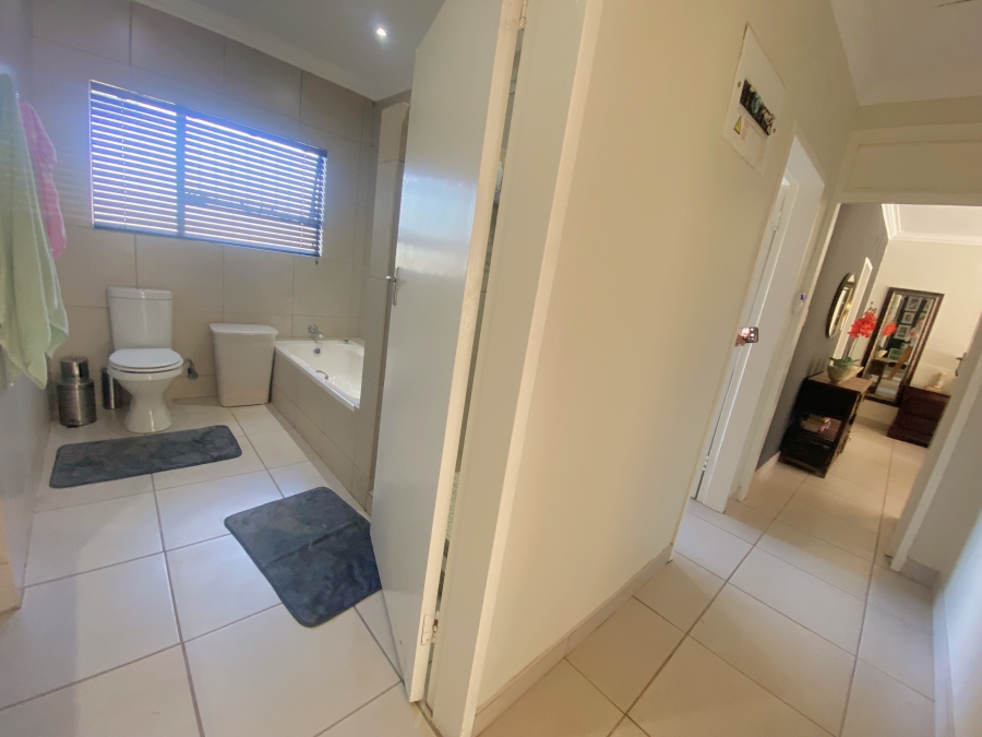4 Bedroom Property for Sale in Roodekrans Gauteng