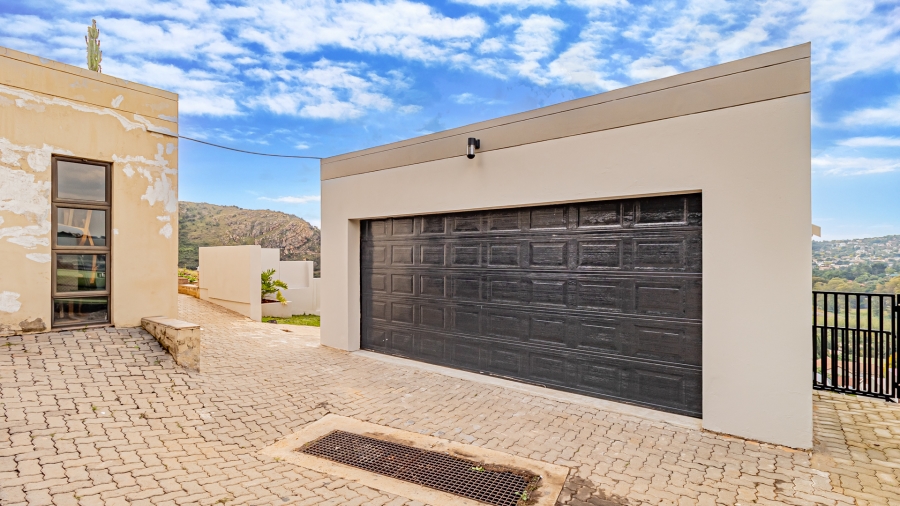 4 Bedroom Property for Sale in Roodekrans Gauteng
