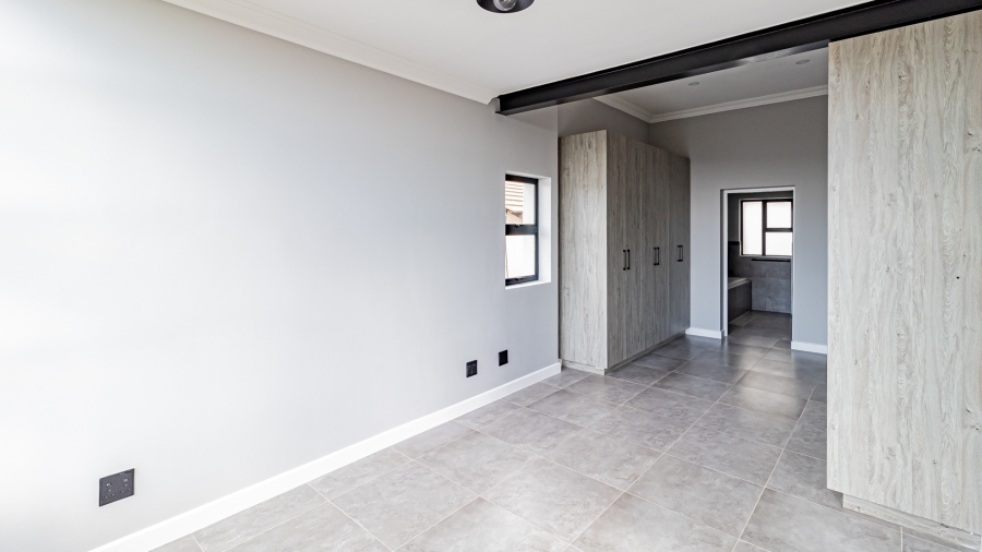 4 Bedroom Property for Sale in Roodekrans Gauteng