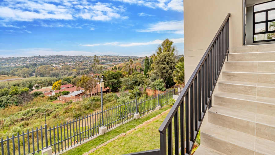 4 Bedroom Property for Sale in Roodekrans Gauteng