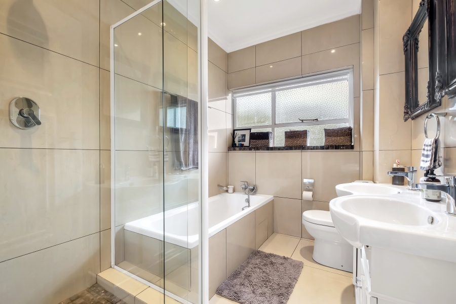 2 Bedroom Property for Sale in Atholl Gauteng