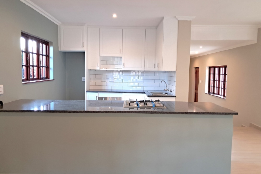 To Let 2 Bedroom Property for Rent in Douglasdale Gauteng